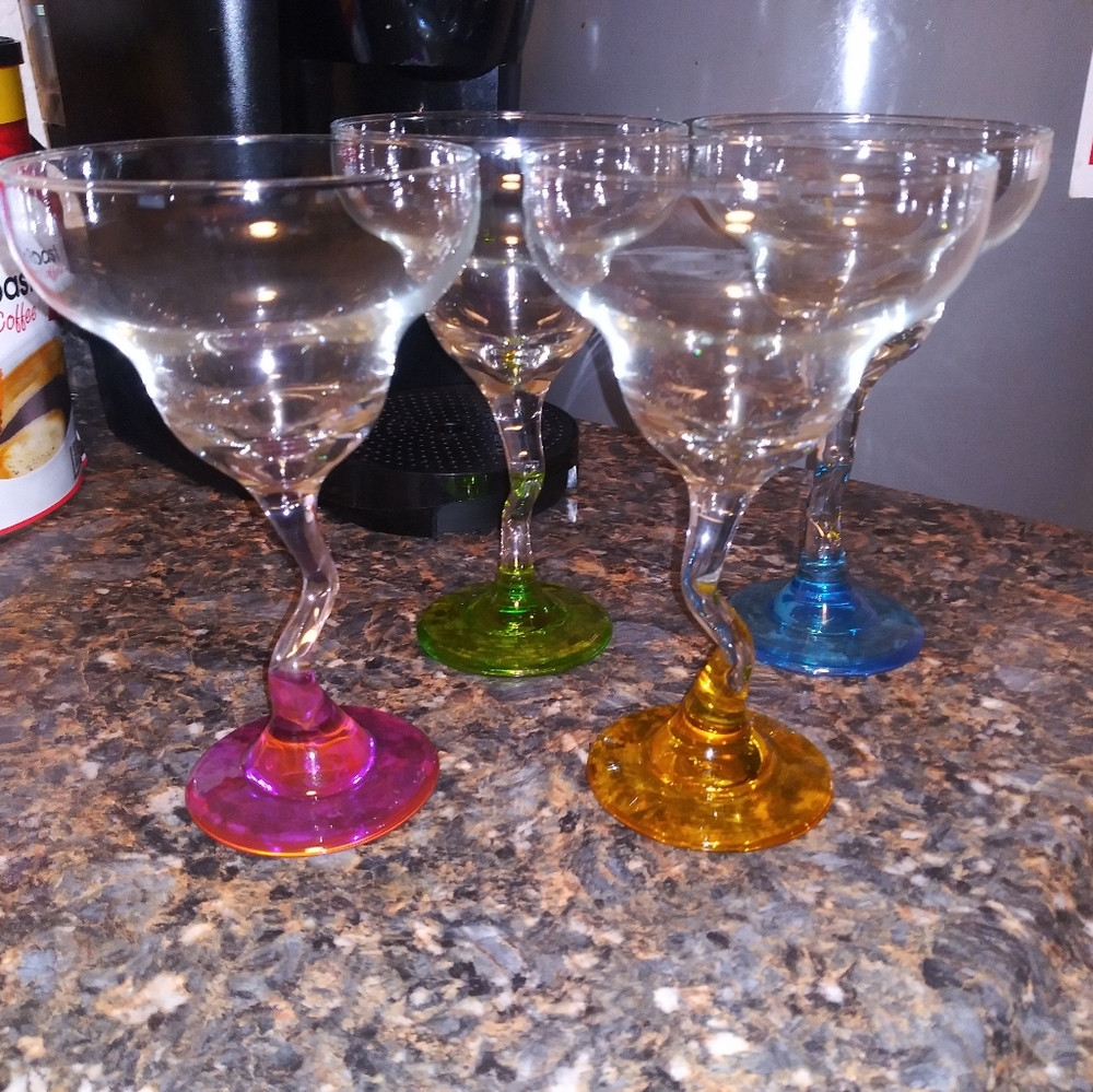 4 margarita glasses never used no damages
